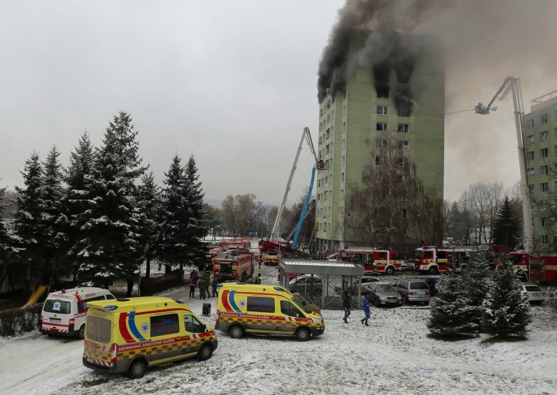 [VIDEO/FOTO] Petero mrtvih u eksploziji plina u stambenoj zgradi u Slovačkoj