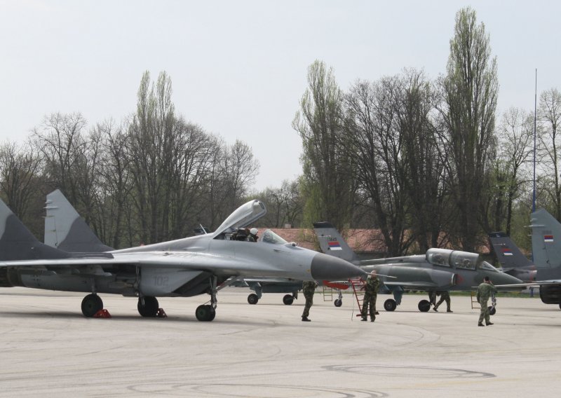 Vučić ide u Rusiju po MiG-ove