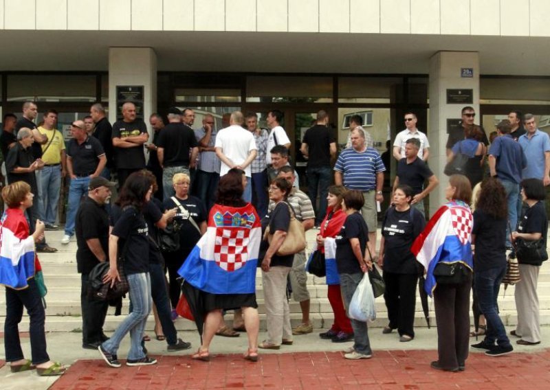 Domoljubne pjesme pred sudom uoči ročišta za Loru 2