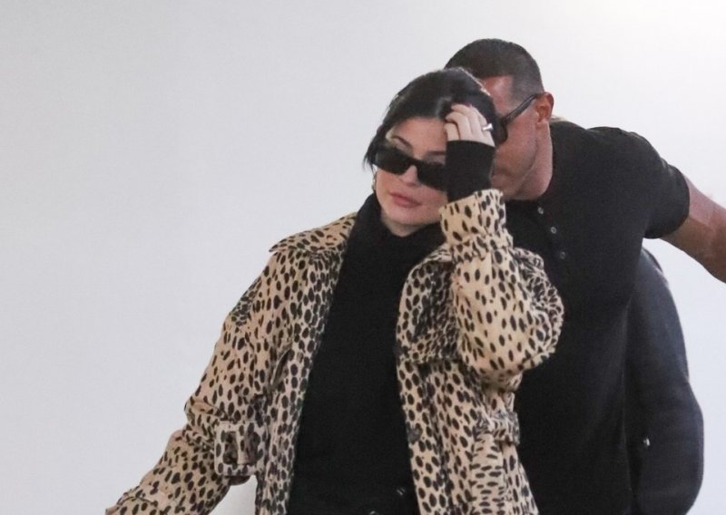 Kylie Jenner se na skijanju razmeće skupocjenim krpicama, ali zato je malena Stormi prava kulerica