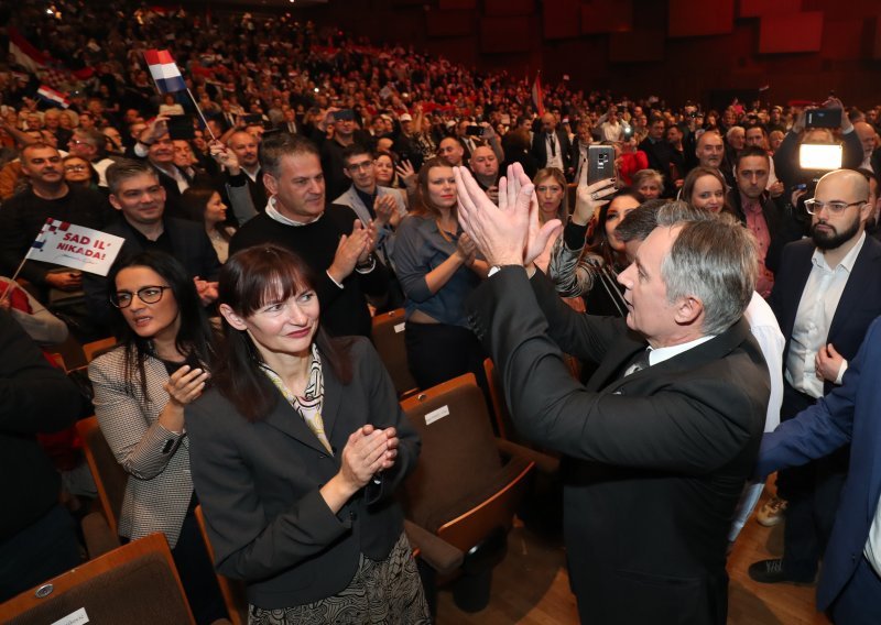 [VIDEO/FOTO] Veliki skup Miroslava Škore u Lisinskom: Obraćam se i simpatizerima HDZ-a, bit ću vaš predsjednik