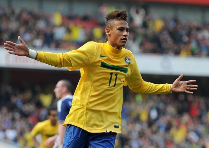Škotski navijači gađali Brazilca Neymara bananom