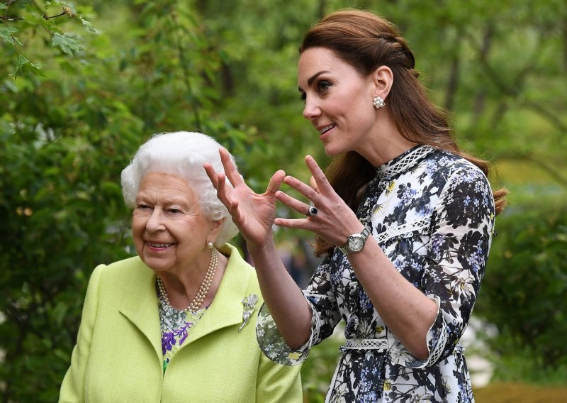 Kate Middleton napokon ima ležeran odnos s kraljicom Elizabetom II
