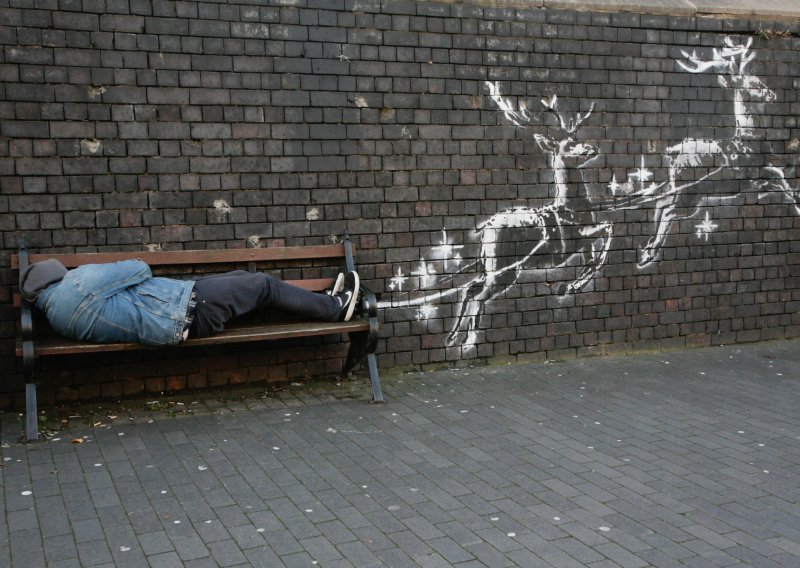 Banksy se novim muralom u Birminghamu osvrnuo na živote beskućnika