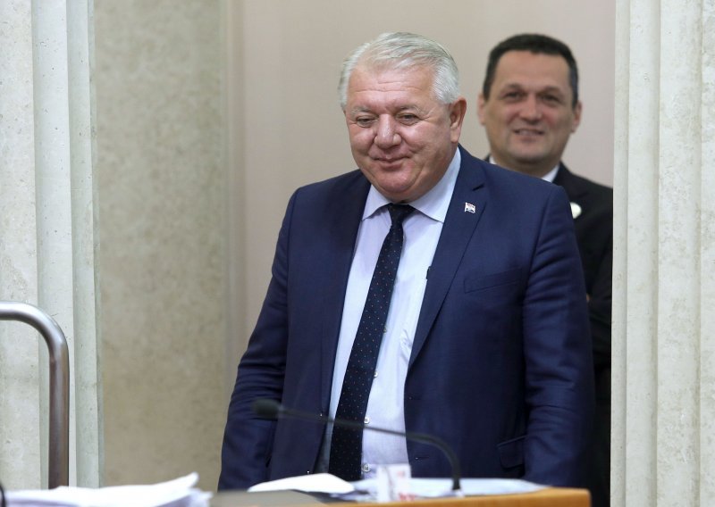 Đakić: HDZ ima samo jednog predsjedničkog kandidata Kolindu Grabar-Kitarović, oni koji će glasati za Škoru neka idu kod njega