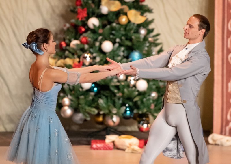 [FOTO] Adventska čarolija 'Orašara' u izvedbi Ukrajinskog klasičnog baleta