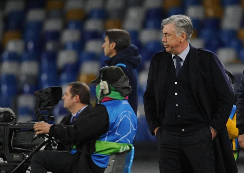 Carlo Ancelotti uveo Napoli u osminu finala Lige prvaka a kao nagradu dobio - otkaz