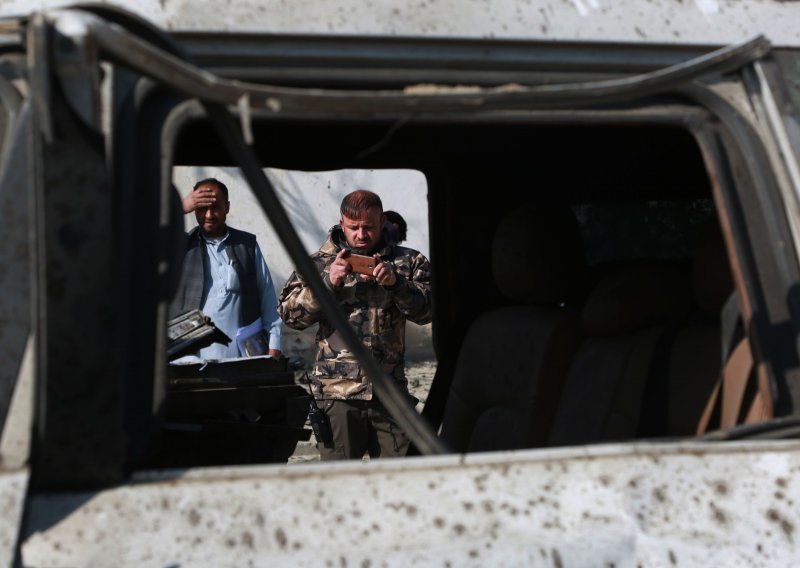 Bombaš samoubojica detonirao eksploziv ispred glavne američke baze u Afganistanu