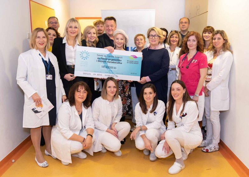 Zaklada 'Hrvatska za djecu' i glazbenica Danijela Martinović uručili donacijski ček Kliničkom bolničkom centru Rebro