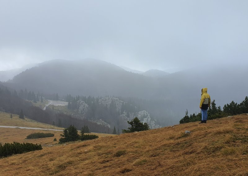 Šibao nas je vjetar, prala nas je ledena kiša, ali mi se nismo dali. Osvojili smo maglu na 1662 metra!