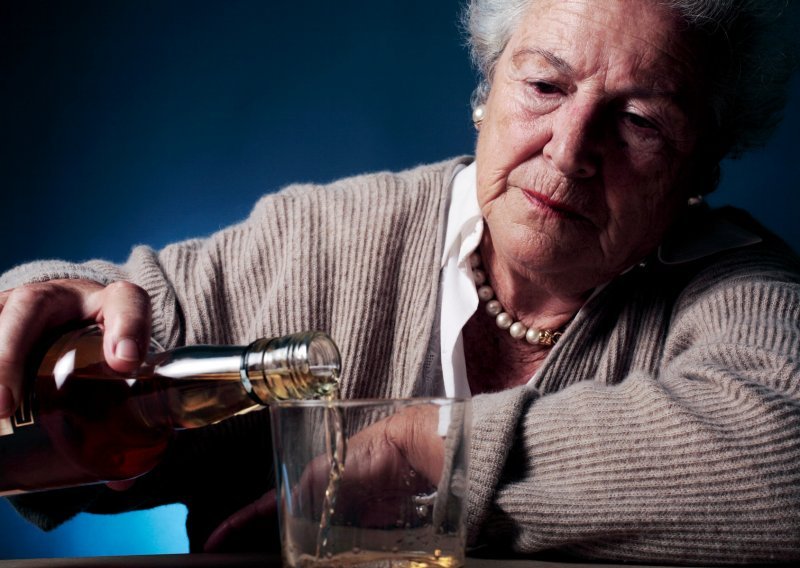 [VIDEO] Dugotrajno ispijanje alkohola povećava rizik od raka, čak i ako se radi o manjim količinama