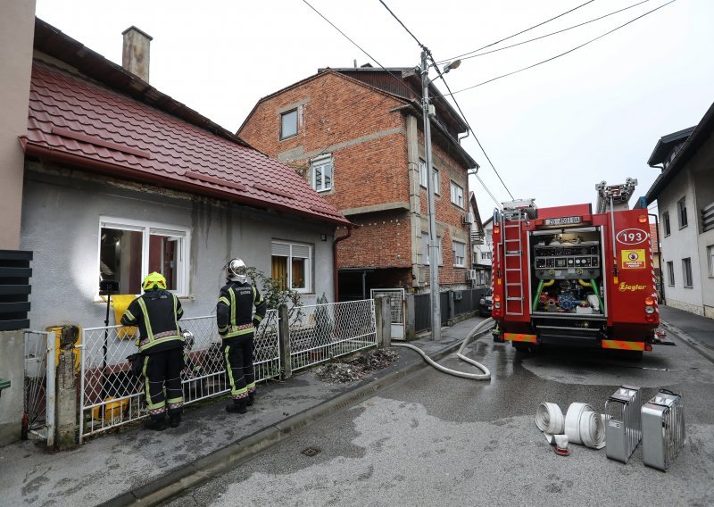 Povećan broj vatrogasnih intervencija uzrokovanih zapaljenjem božićnih ukrasa