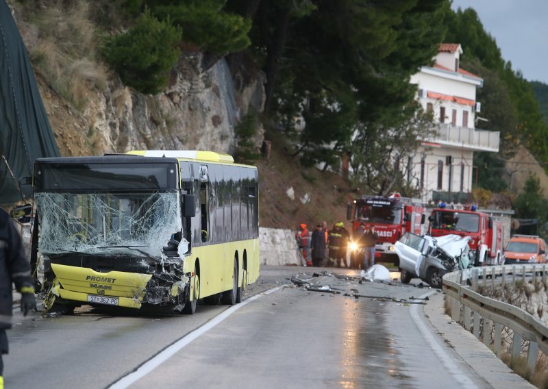 Strava na magistrali: sudarili se autobus i automobil, vozač poginuo