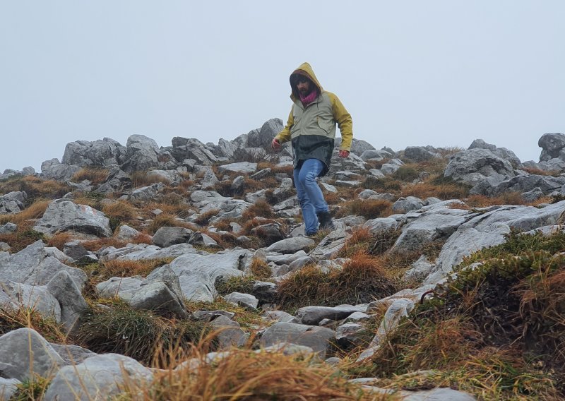 Jeste li se ikad penjali na Velebit po olujnom nevremenu i onda zapeli u oblaku? Mi jesmo i snimili smo video!