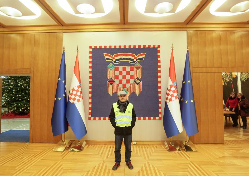 [VIDEO] Juričan (Bandić) ušetao u predsjedničke dvore na Pantovčaku: Neće mijenjati ljude, ali hoće tepih