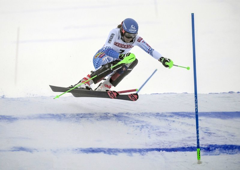 Petra Vlhova najbolja u paralelnom slalomu u St. Moritzu; Mikaela Shiffrin propustila utrku