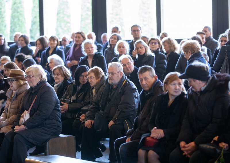 [FOTO] Željko Rohatinski, uz zvukove pjesme Sound of Silence, ispraćen sa zagrebačkog Krematorija