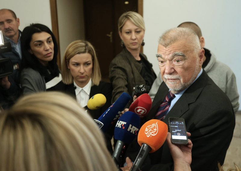 Mesić oštro kritizira: Grabar Kitarović je sama sebi najgori neprijatelj, ovo sada je prevršilo svaku mjeru