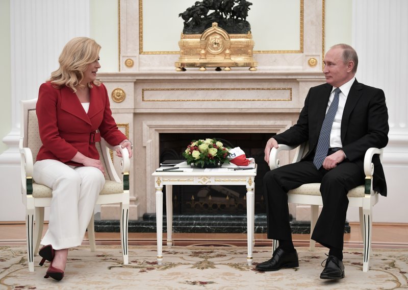 Sputnik: Predsjednica Hrvatske u kampanji za promociju koristi fotke s Putinom