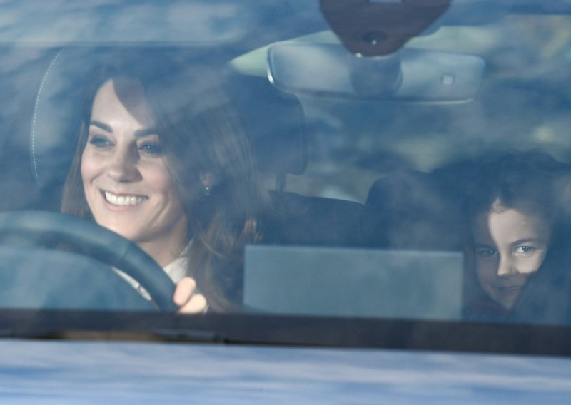 Kate Middleton i princ William s djecom uživali kod kraljice, no ovom se gostu nitko nije nadao