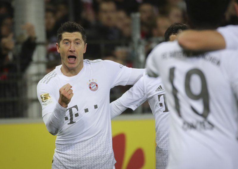 Bayern se opet mučio, Eintracht vodio 2:0 ali njegovi su navijači otišli razočarani