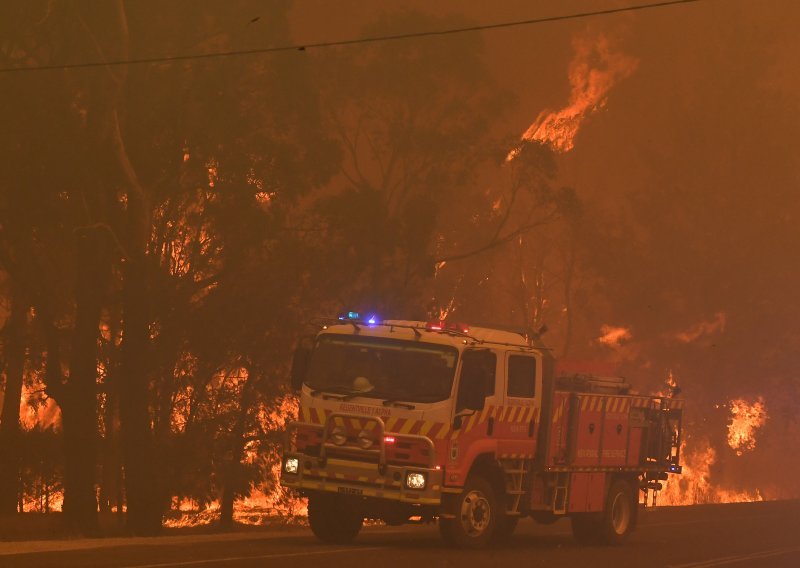 U srijedu je bio najtopliji dan u povijesti Australije, bukti stotinu požara