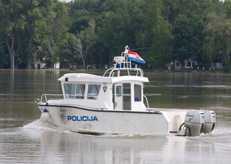 Utopila se žena u Dunavu, za dvije osobe se traga