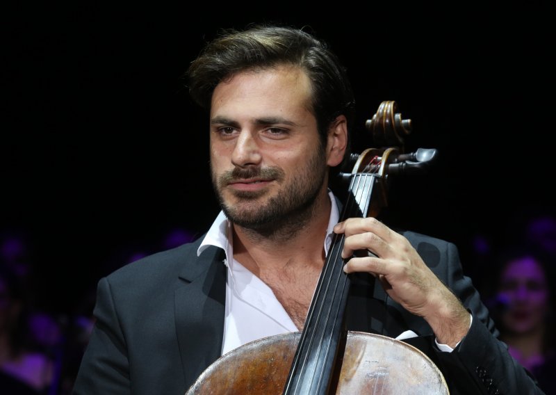 U blagdanskom duhu: Stjepan Hauser pokazao još jedan skriveni talent