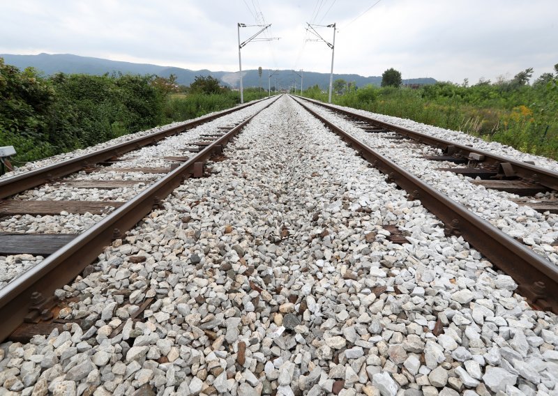 Potpisan ugovor o modernizaciji i obnovi pruge Vinkovci-Vukovar