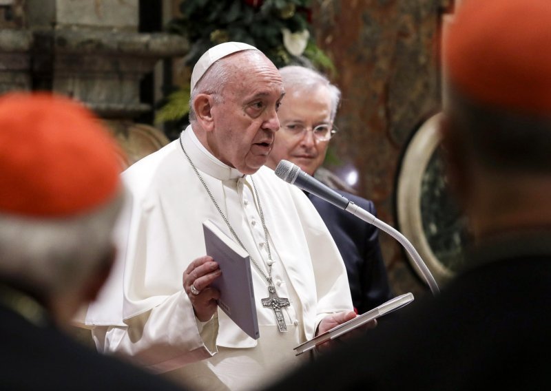 Papa poziva na promjene u Crkvi: Više nismo u režimu kršćanstva, vjera je izvrgnuta ruglu