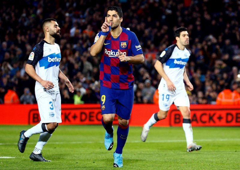 Luis Suarez sudjelovao u sva četiri Barcelonina gola; Ivan Rakitić ostao na klupi