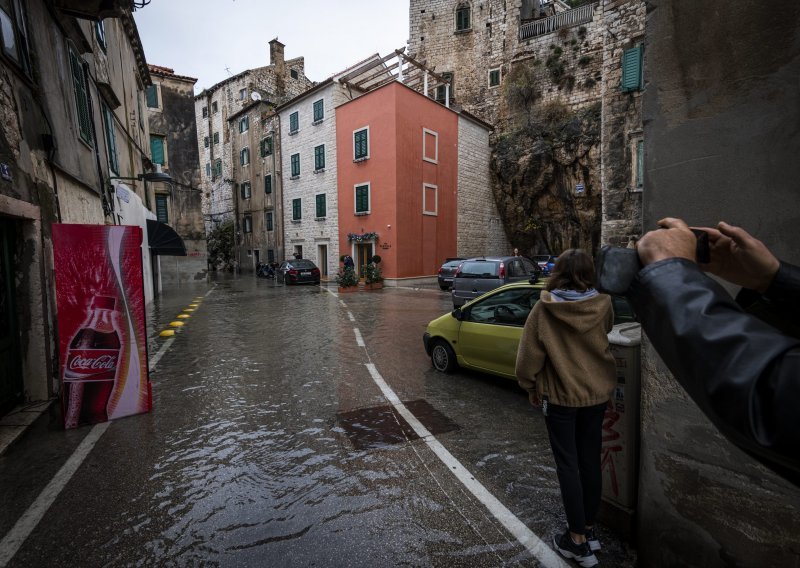 Dolac u Šibeniku opet poplavio