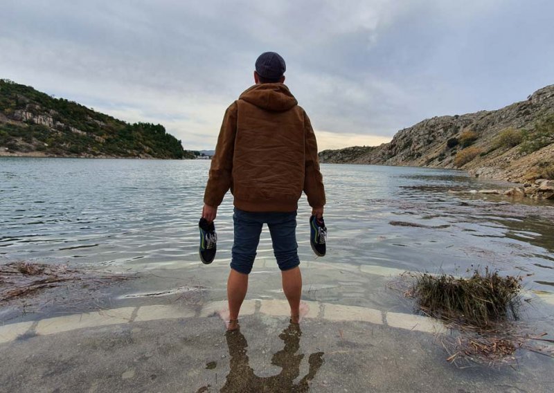 Posjetili smo igrališta gdje duhovi igraju nogomet, toćali noge ispod Masleničkog mosta i ganjali zalazak u Zadru