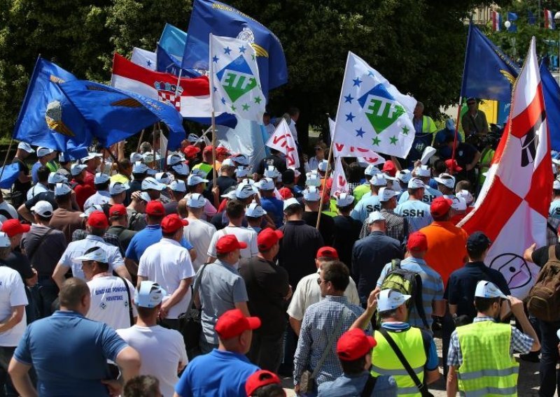 Prosvjed zbog sigurnosti željezničkog prometa i otkaza sindikalcu