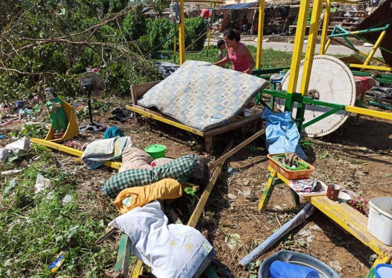 U razornom tajfunu na Filipinima stradalo 28 osoba, još 12 se smatra nestalima