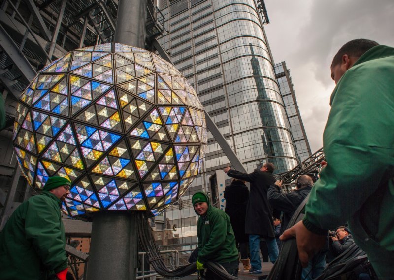 Kako je kugla od 320 kg drveta, čelika i žaruljica osigurala New Yorku i stoljeće kasnije najrazvikaniju proslavu Nove godine u svijetu