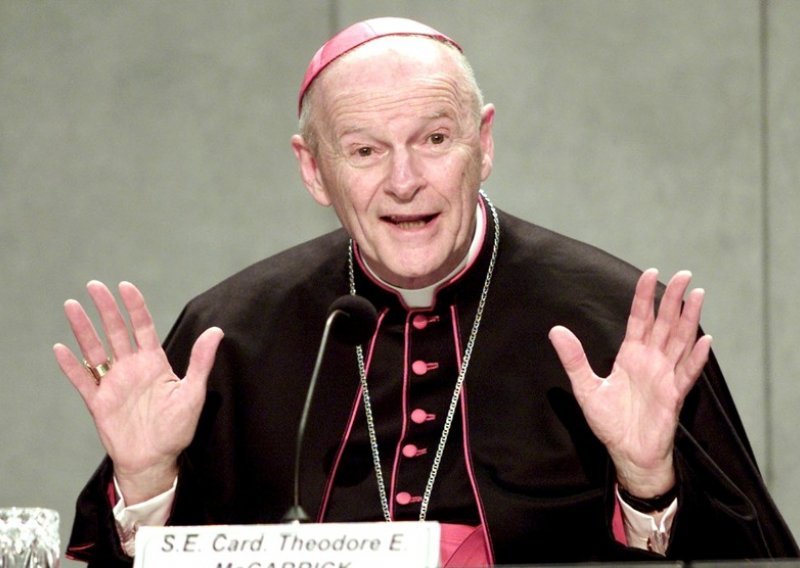 Bivši kardinal i pedofil McCarrick isplatio crkvenim dužnosnicima 600.000 dolara, na spisku bili i dvojica papa