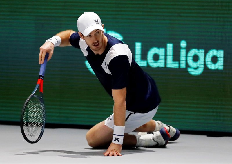 Vratio se na terene nakon teške operacije, ali sada je Andy Murray opet u problemima