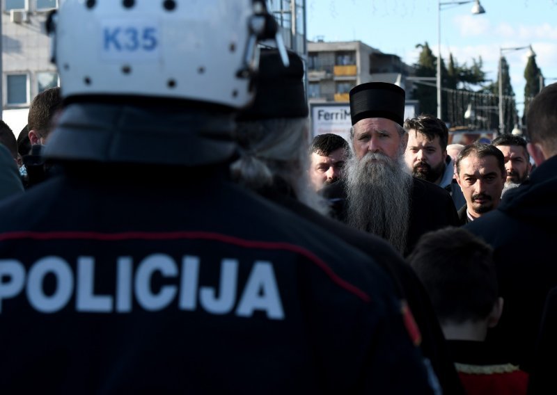 Novi incidenti u Crnoj Gori, jedan policajac teže ozlijeđen