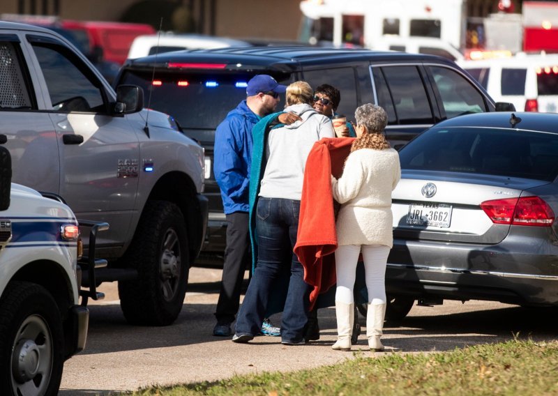 Dvije osobe podlegle su ozljedama u pucnjavi tijekom mise u Teksasu, jedna u kritičnom stanju