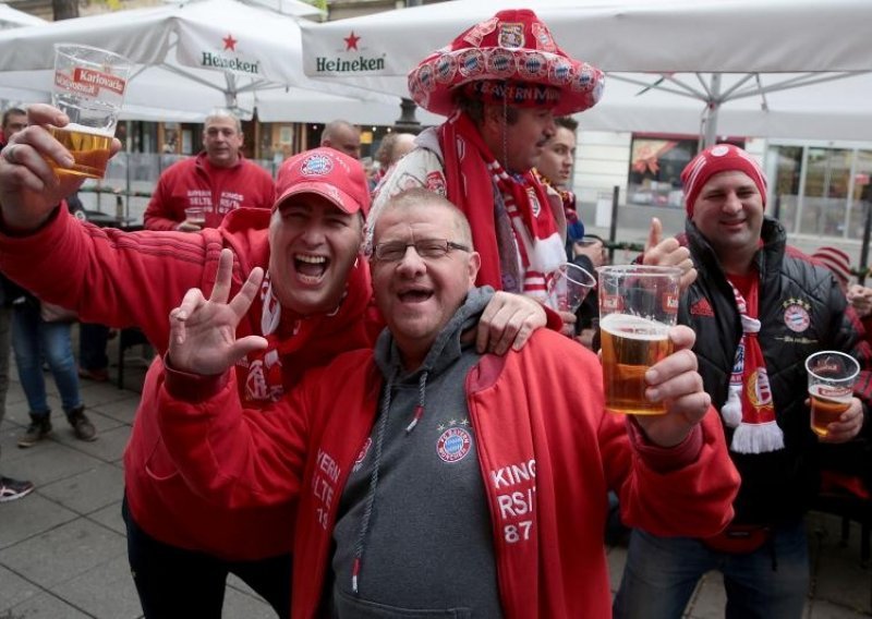 Bayern 'ganja' rekord Reala i Barce, navijači uživaju u Zagrebu