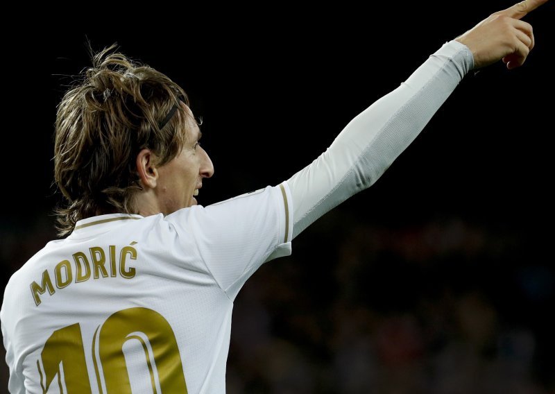 Što čekaju čelnici Reala i u čemu je kvaka; Luka Modrić u ljeto može otići iz Madrida bez odštete, ali...