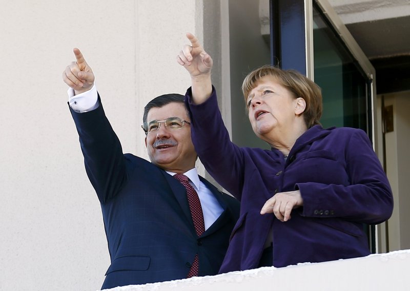 Turska ne pušta Sirijce preko granice, Merkel u Ankari