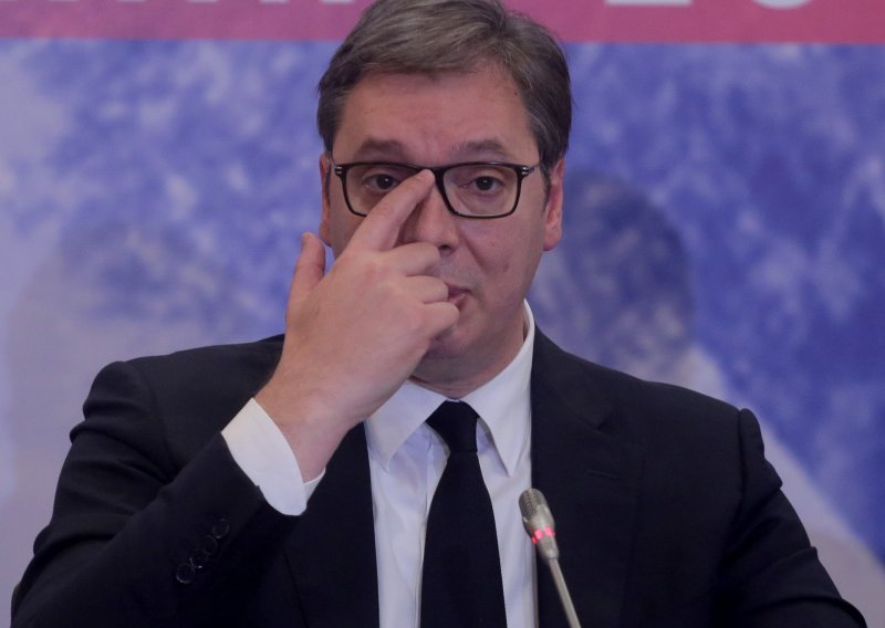 Vučić odustao od posjeta Crnoj Gori, a očešao se i o Hrvatsku