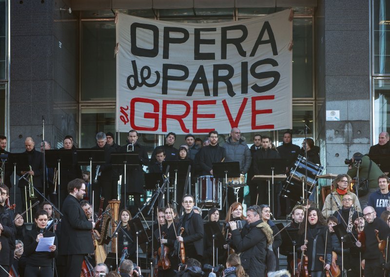 Glazbenici pariške Opera Bastille prekinuli štrajk koncertom na otvorenom