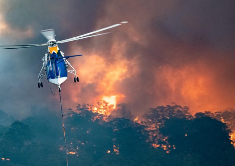 Smrtonosni požari divljaju: Vlasti pozivaju 240.000 Australaca na evakuaciju zbog širenja vatre