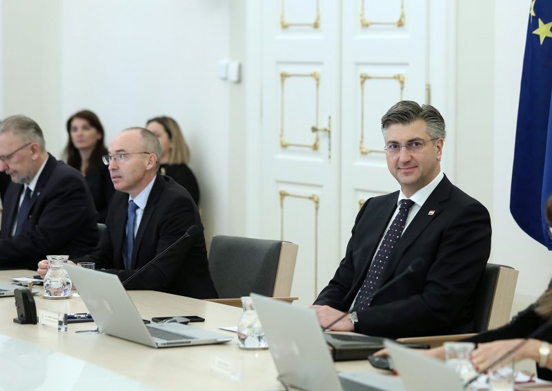 Plenković brzopotezno odradio uvod u sjednicu Vlade, osvrnuo se na predsjedanje Europskom unijom