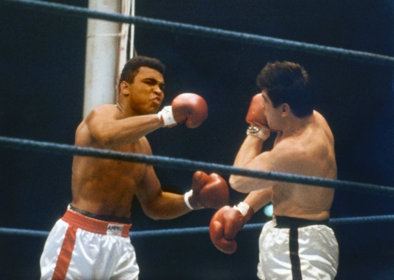 Šokirao je svijet boksa i pobijedio velikog Muhammada Alija, a sa 66 godina primio je strašnu vijest