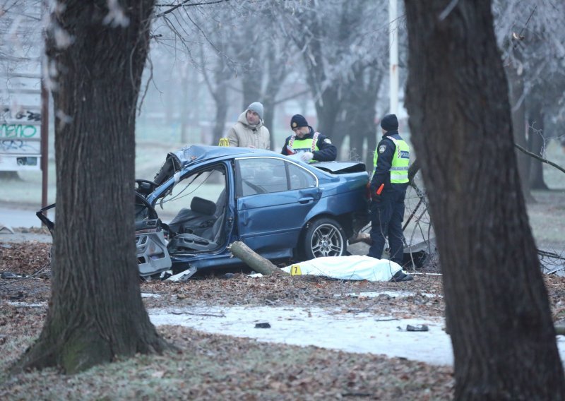 Preživjela djevojka iz smrskanog BMW-a ima teške ozlijede, ali je stabilno