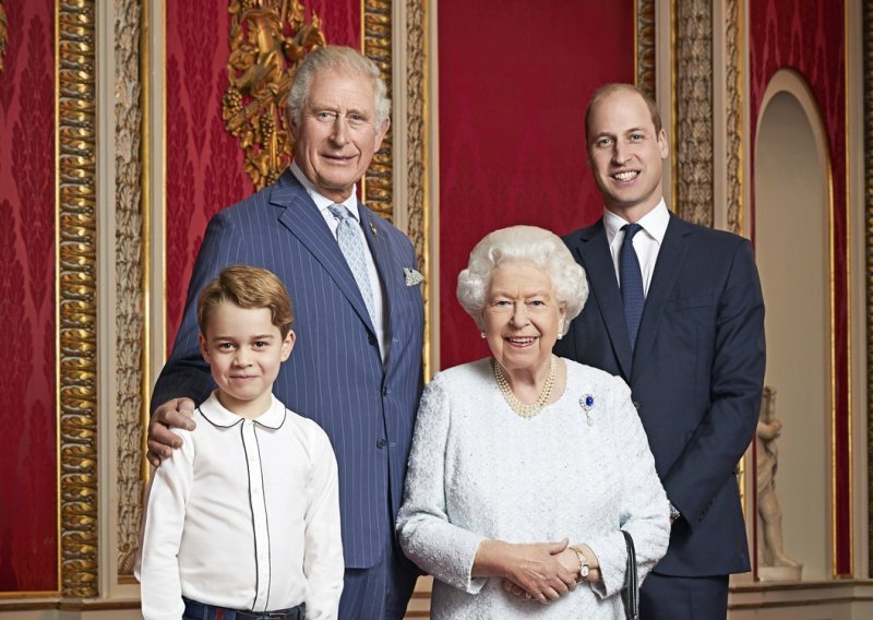 Četiri generacije na okupu, a svu pažnju je ukrao princ George koji je poprilično narastao